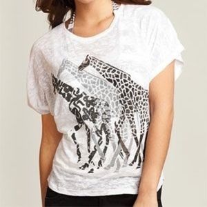 dELiA*s Giraffe T-Shirt | size M